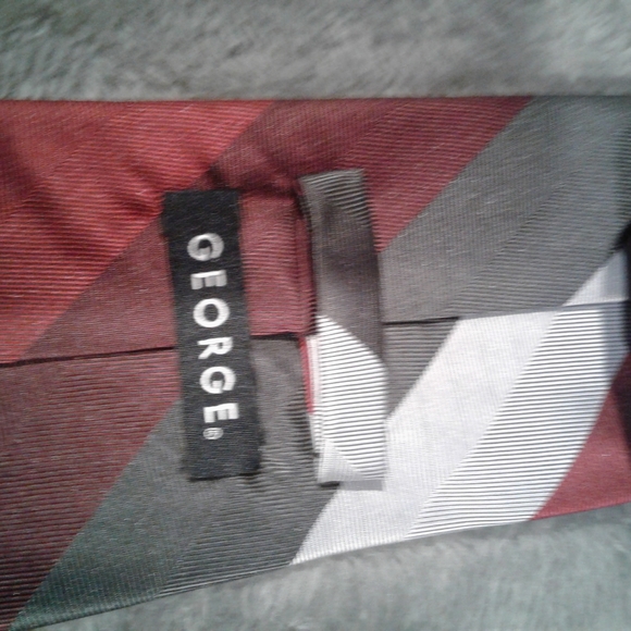 Mens Red and Grey Tie - Picture 3 of 4